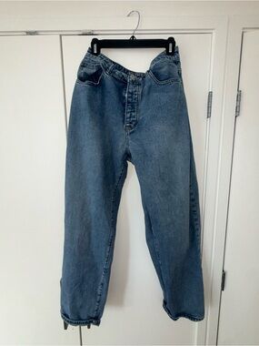PrettyLittleThing Women's Straight Leg Blue Denim Jeans